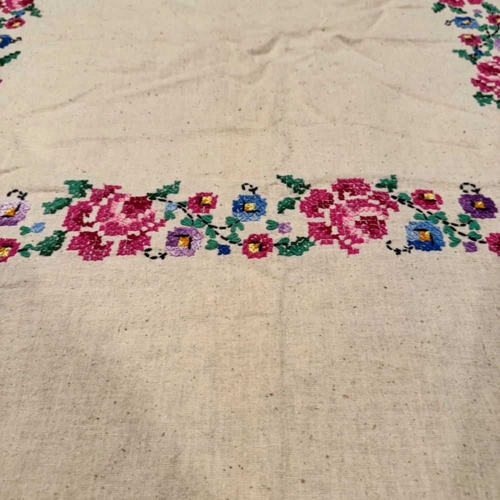 Vintage Embroidered Table Cloth Colorful Floral Cross Stitch Crochet‎ Edge 48x53